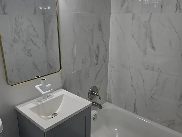 447 Zahn Dr #C — Photo 11