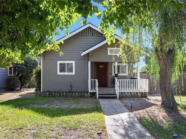 1337 Lincoln St, Kingsburg, CA 93631