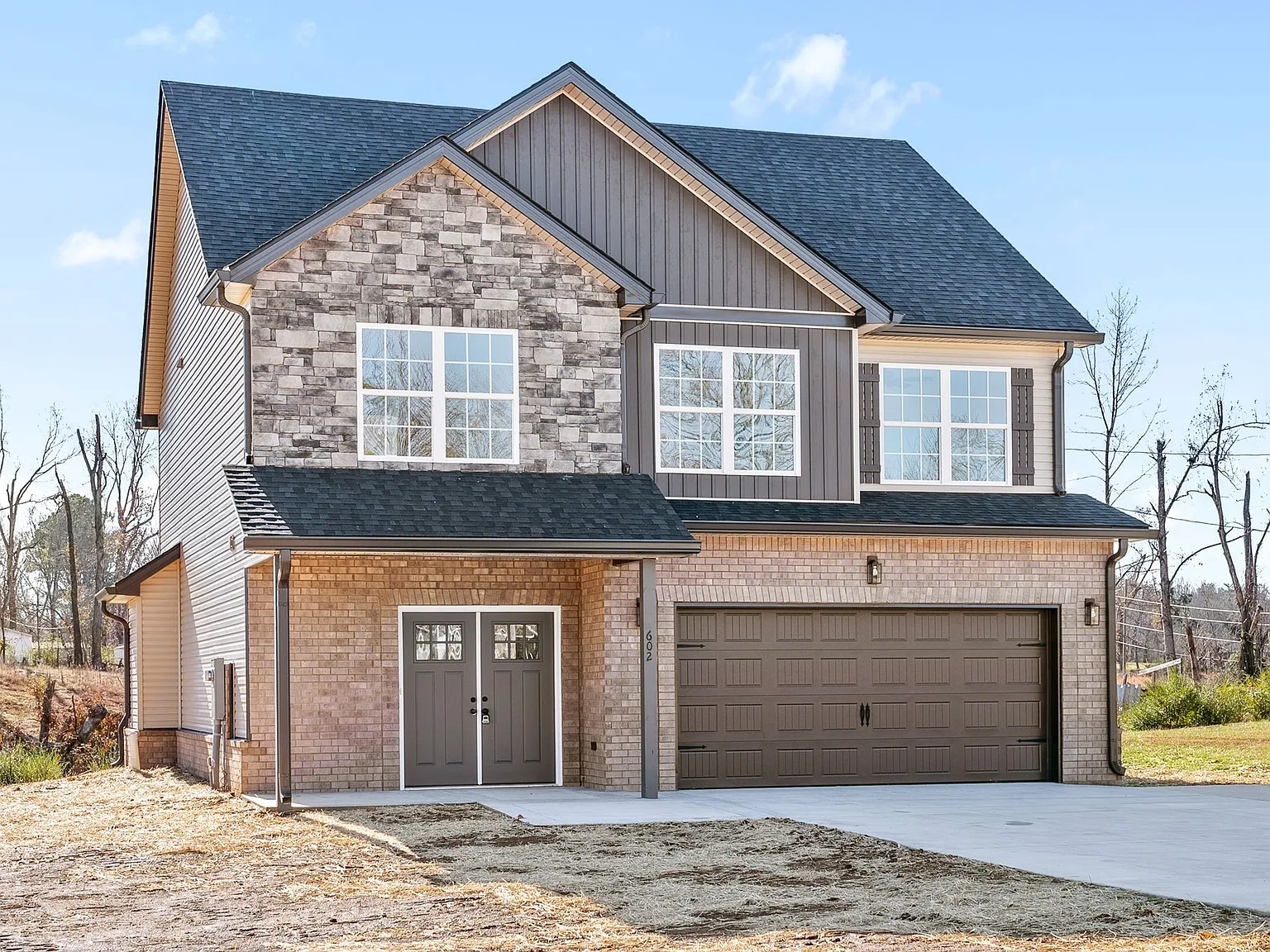 4 bed, 2.5 bath, 2268 sqft, $2,400 — Photo 2