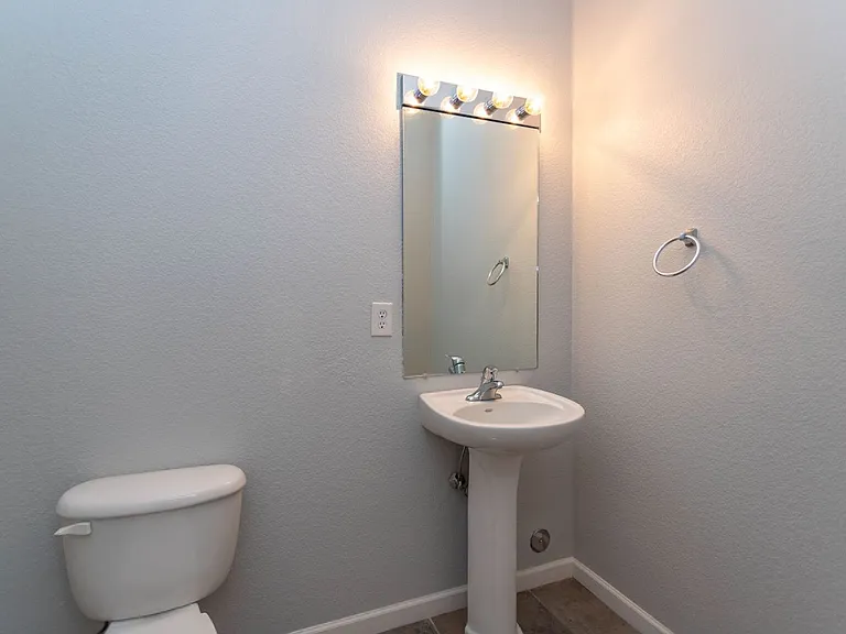 333 E Las Animas St — Photo 15
