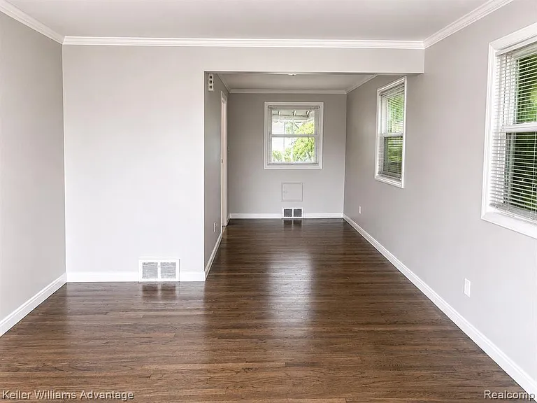24434 W Chicago St — Photo 2