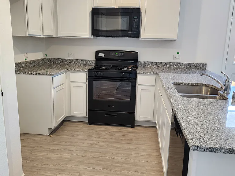 3425 Flicker Ln — Photo 10