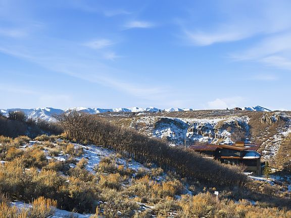 2nd image of 756 E Canyon Gate Rd