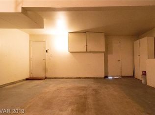 6368 Spring Meadow Dr, Las Vegas, NV 89103