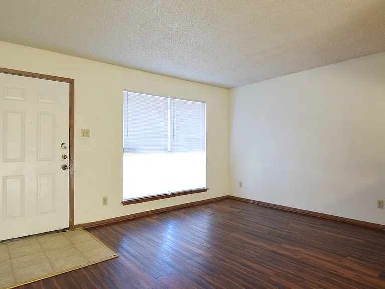 1626 Kelly Dr — Photo 8
