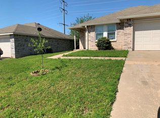 3319 Spur Dr, Grand Prairie, TX 75052