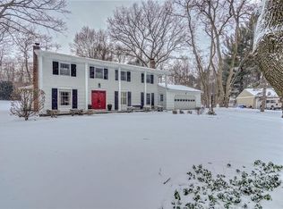6 Torwood Cir, Pittsford, NY 14534