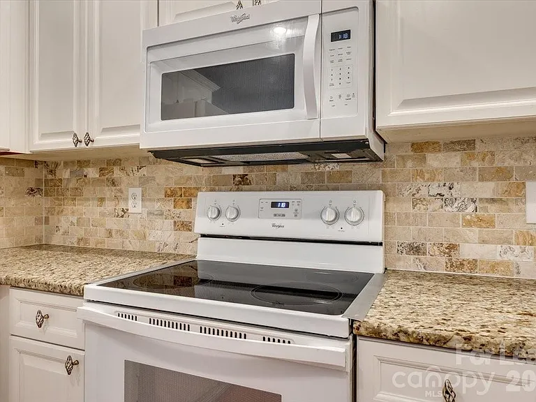 2052 Shady Pond Dr — Photo 12