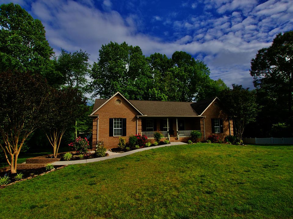 1st image of 111 Green Briar Cir