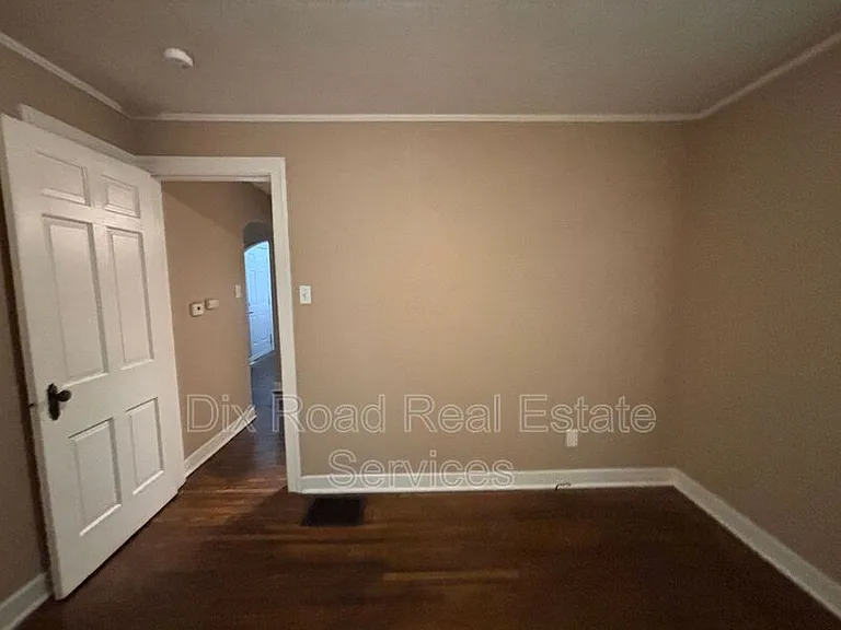 2827 Oxford Ave — Photo 13
