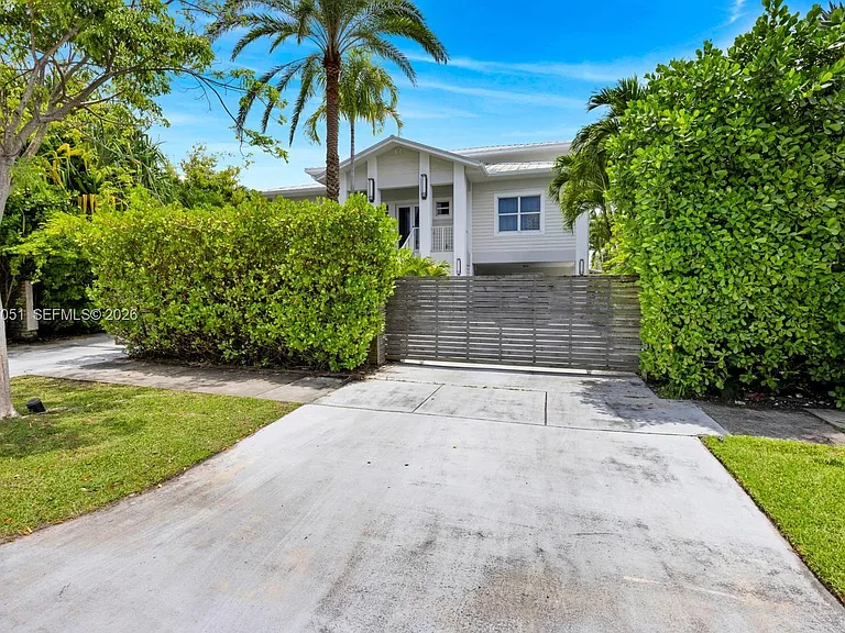 1076 NE Little River Dr — Photo 35