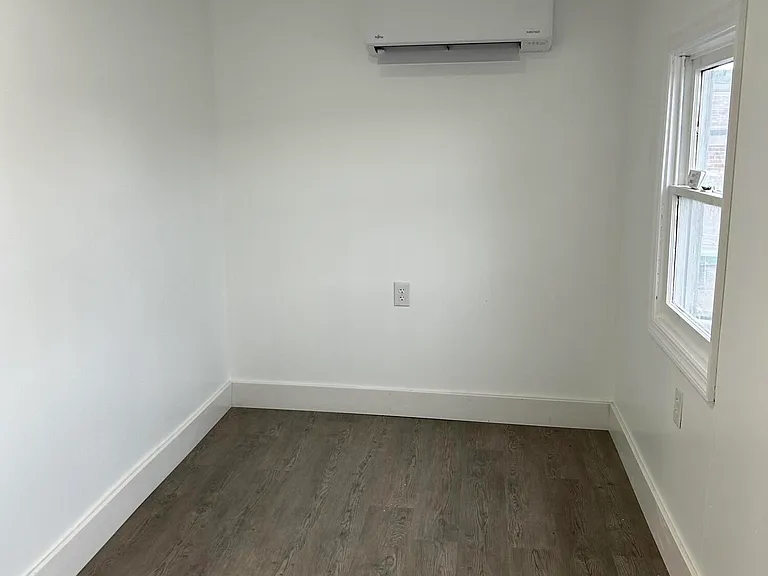 352 Market St #B — Photo 5