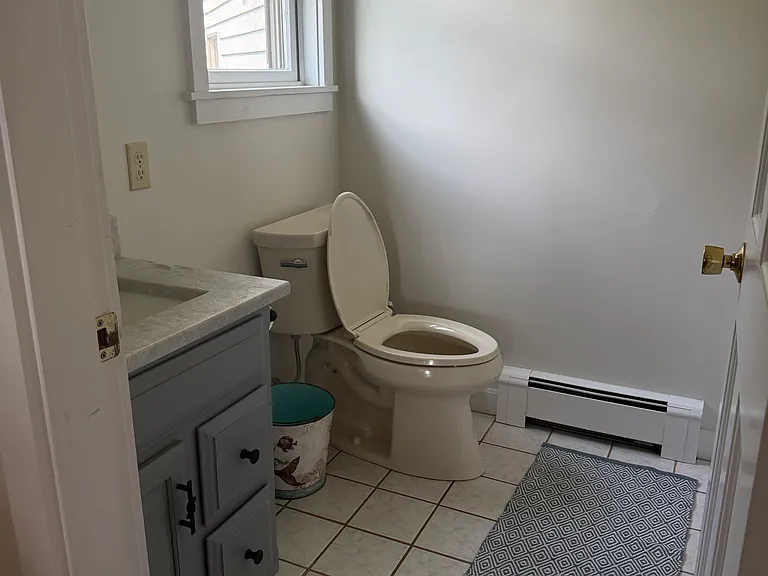 1/2 Bathroom
