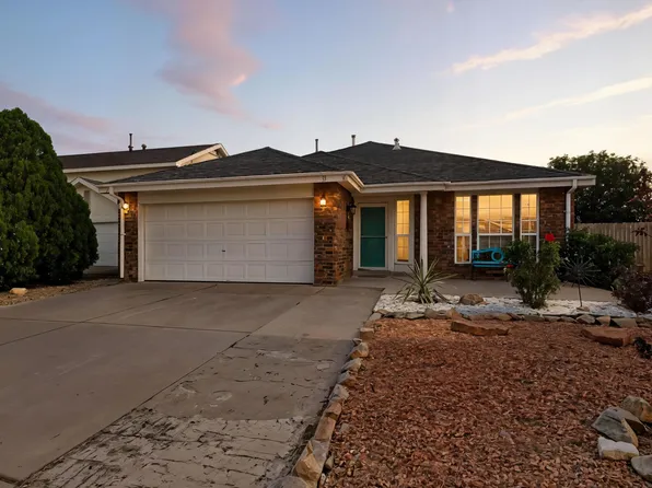 33 Apache Plume Rd, Los Lunas, NM 87031