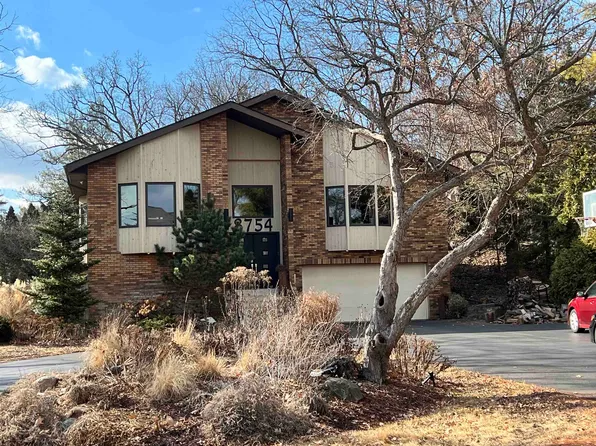 8754 Olson Rd, Belvidere, IL 61008