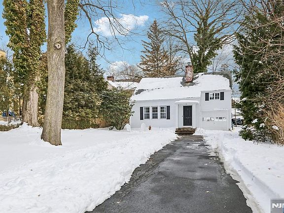 2nd image of 11 S Monroe St