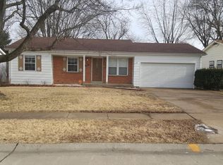 7418 Foxtrail Dr, Hazelwood, MO 63042