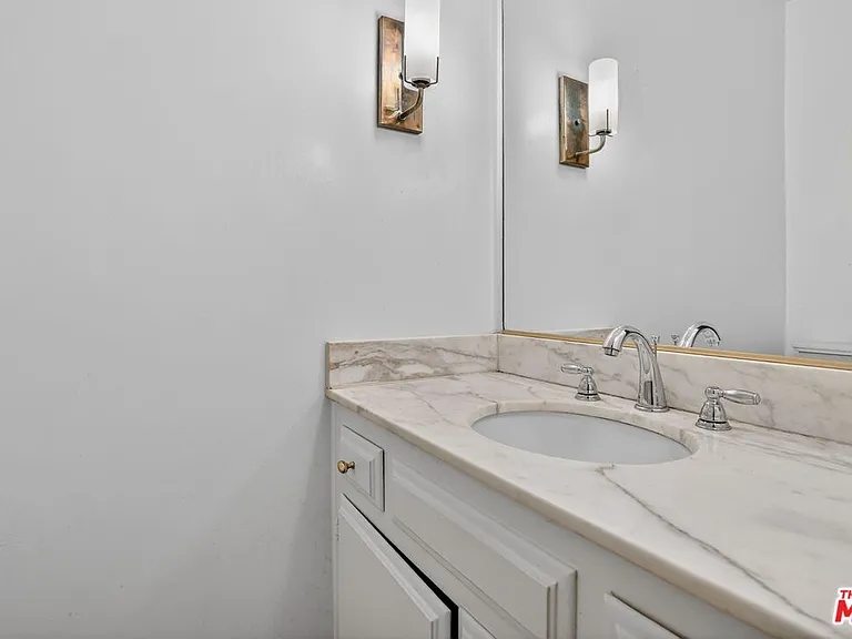 184 N Crescent Dr — Photo 24