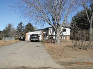 565 195th Ln NW, Oak Grove, MN 55011