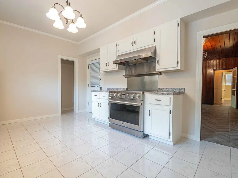 Main Kitchen. THOR Range. SS Appliances