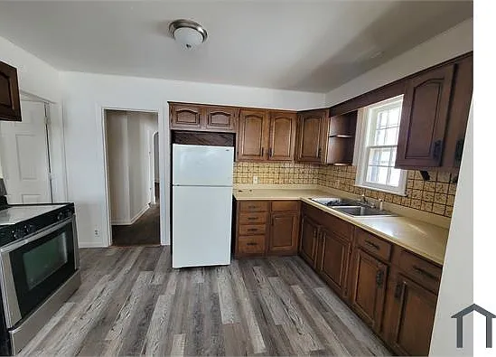 3 bed, 900 sqft, $1,400 — Photo 3