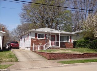 568 Hillman Rd, Akron, OH 44312