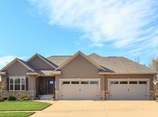 2908 Diamondhead Rd, Hiawatha, IA 52233