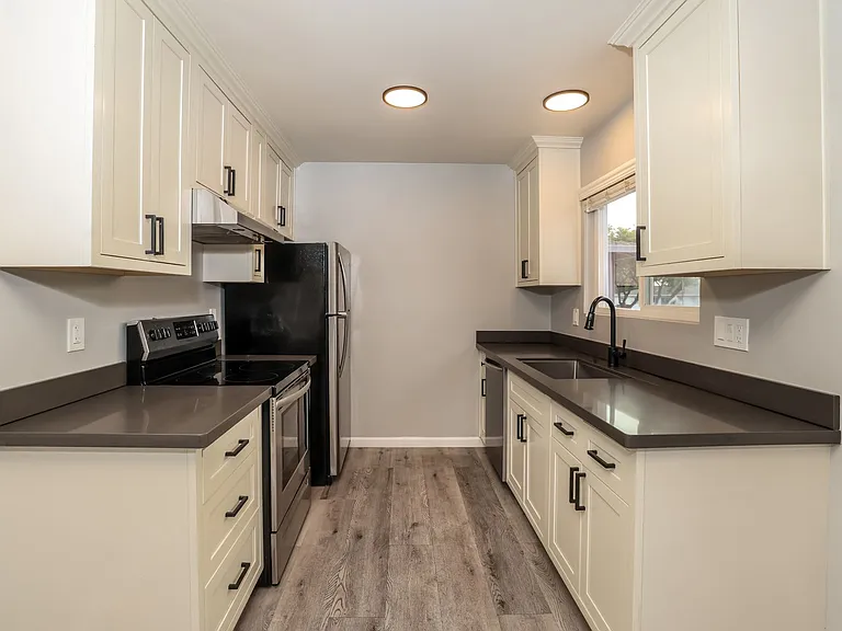1260 Cortez Dr #10 — Photo 8