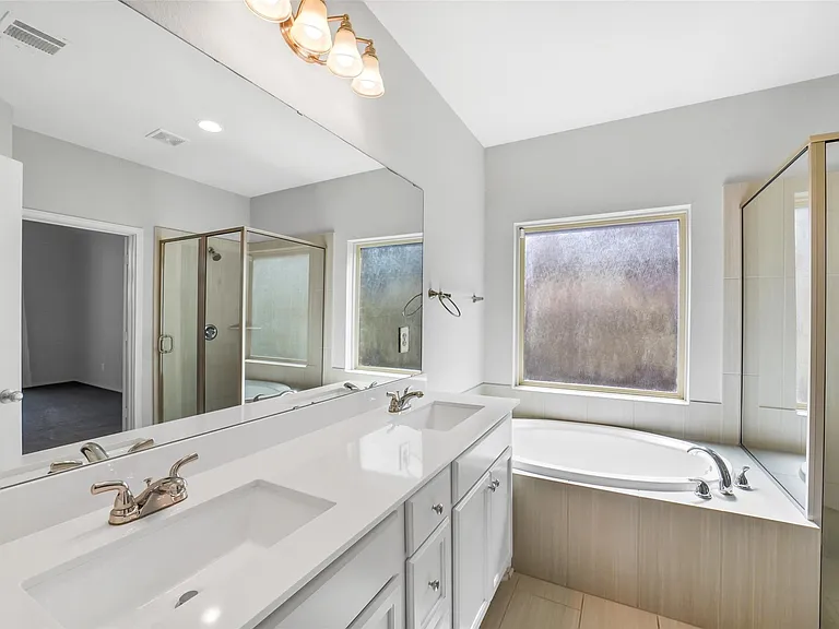 24247 Via Vitani Dr — Photo 29