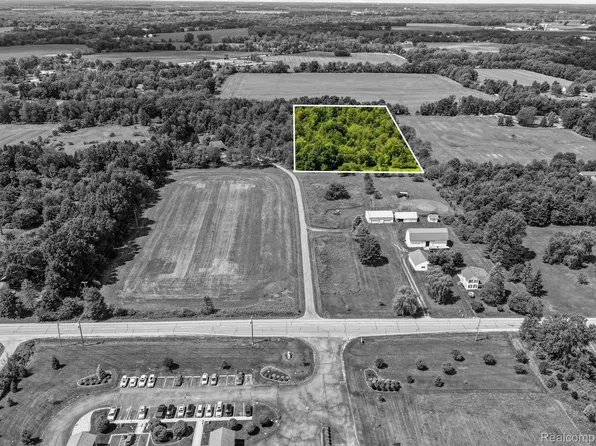 2714 N Burkhart Rd, Howell, MI 48855