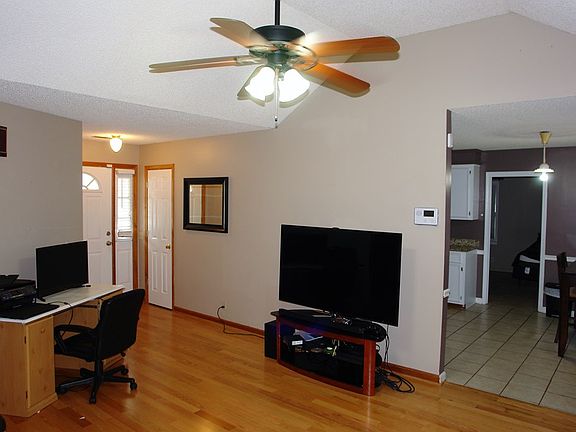 5th image of 5715 Lost Creek Dr