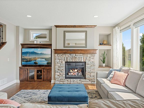 4th image of 10 Crescent Ln