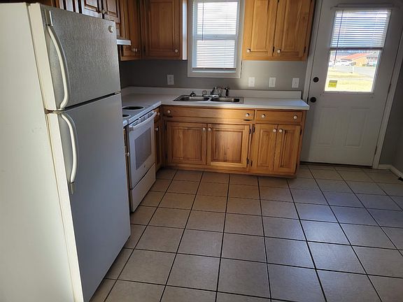 4th image of 203 Tharp Dr #205