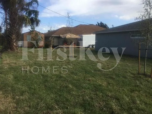 991 SW Dubois Ave — Photo 6