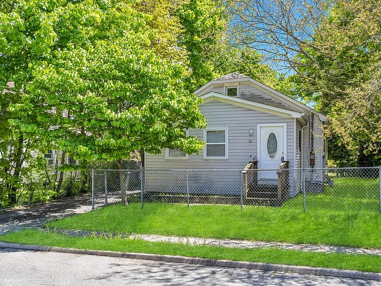 82 Columbia St — Photo 1