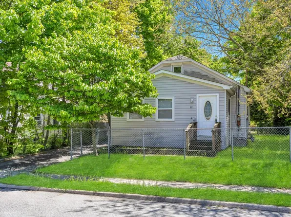 82 Columbia St, Huntington Station, NY 11746