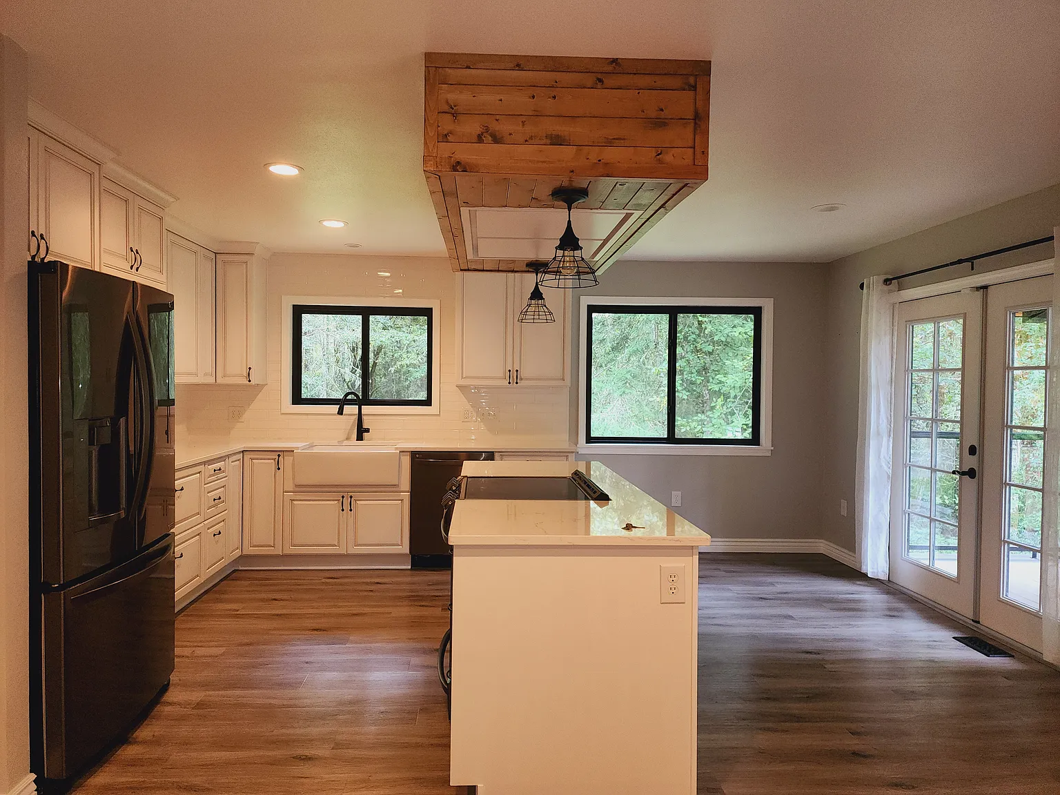 3 bed, 1960 sqft, $3,800 — Photo 4