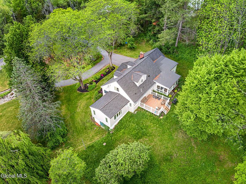 4th image of 643 Riverview Road