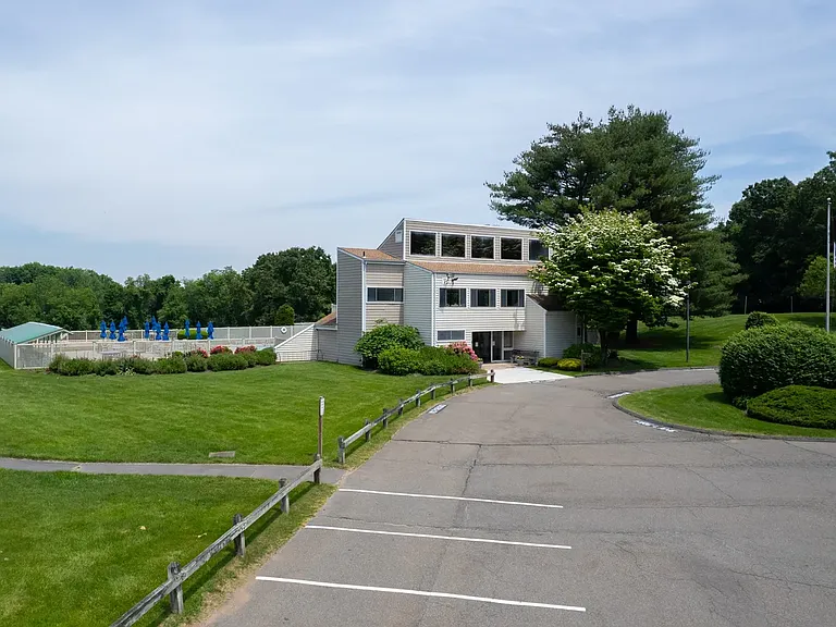 28 Currier Way — Photo 16