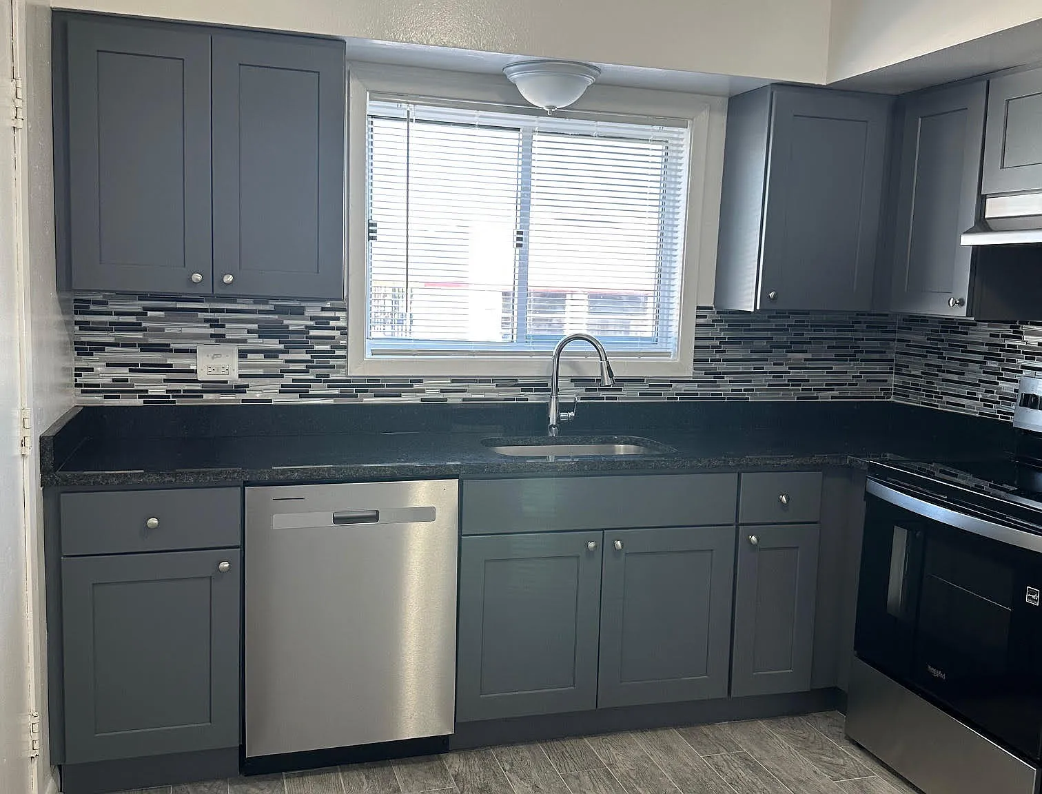 2 bed, 1000 sqft, $2,000 — Photo 2