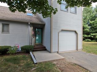 5 Elm Mdws #5, Enfield, CT 06082