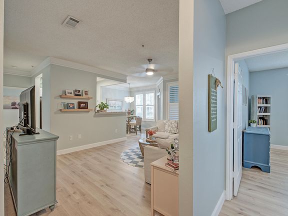 3rd image of 1812 Chatelain Way