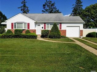 291 E 2nd St, Deer Park, NY