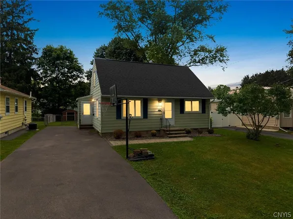 211 Windemere Rd, Syracuse, NY 13219