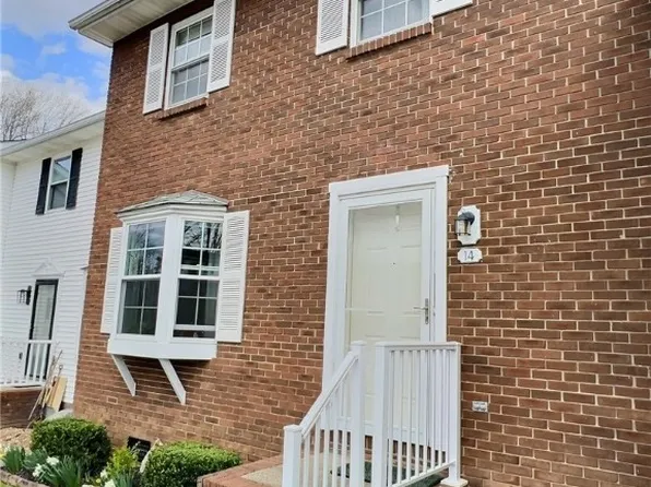 14 Carriage Way, Hurricane, WV 25526