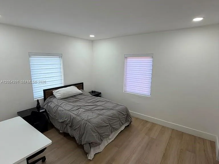 1884 SW 16th St #ROOM — Photo 3