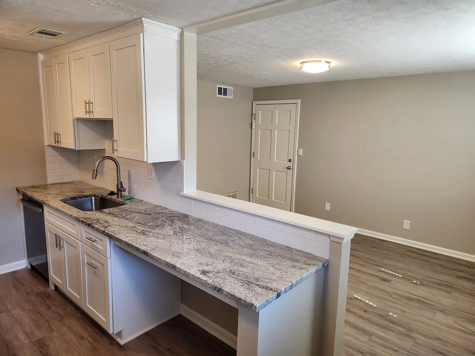 2 bed, 875 sqft, $1,495 — Photo 4