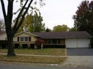 211 Brookhaven Dr, Elk Grove Village, IL 60007