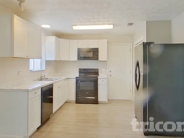 671 Custer Cir — Photo 4