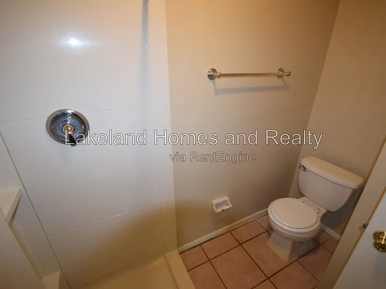 1204 Honeytree Ln W — Photo 11